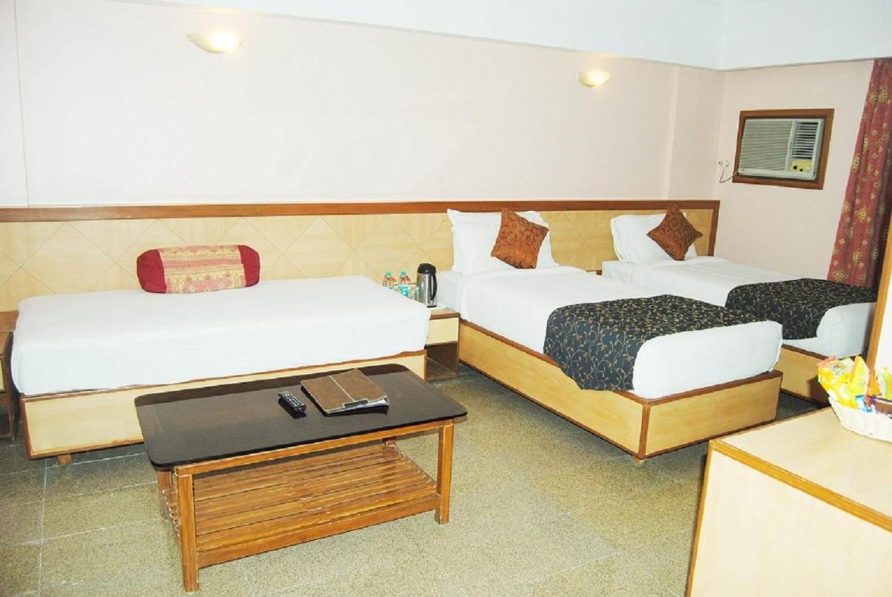Hotel Abigail Goradia'S Shirdi Buitenkant foto