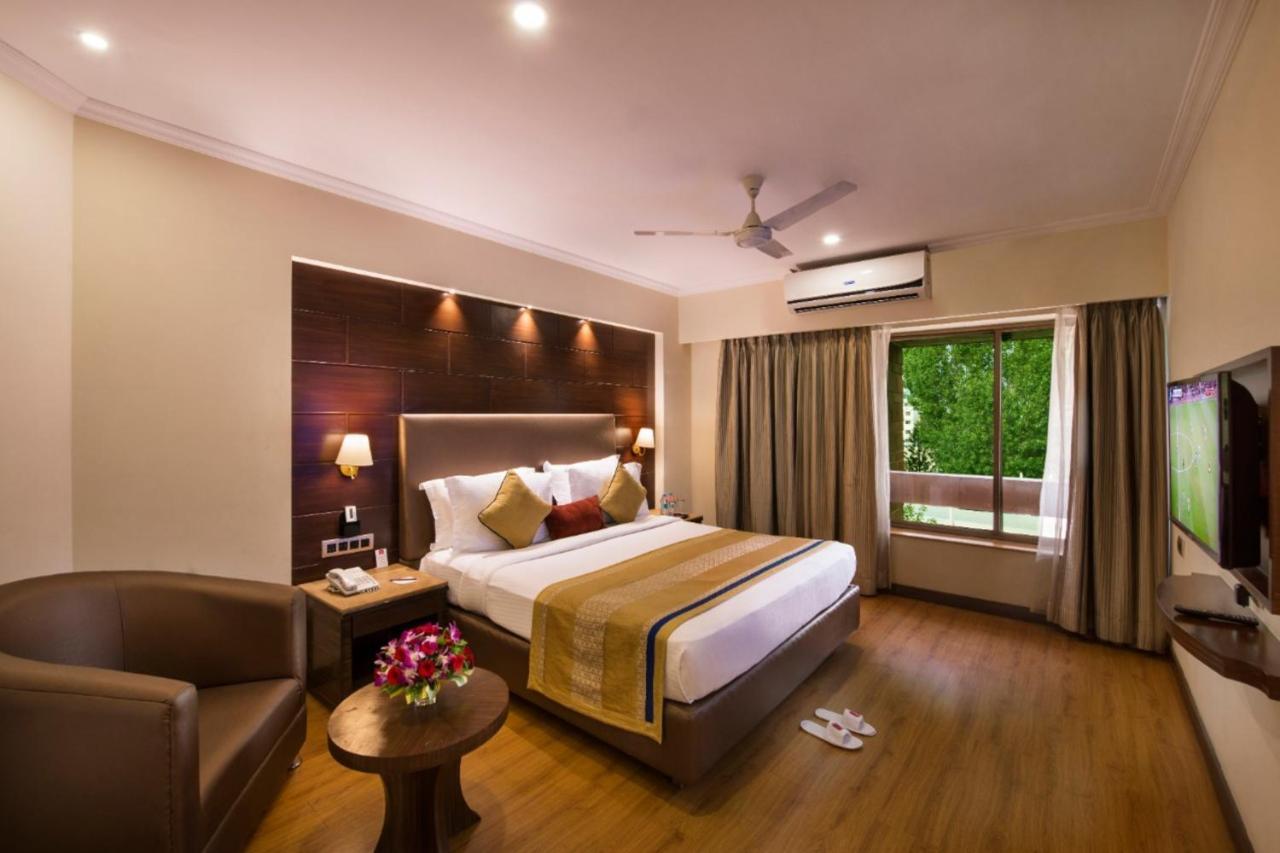 Hotel Abigail Goradia'S Shirdi Buitenkant foto